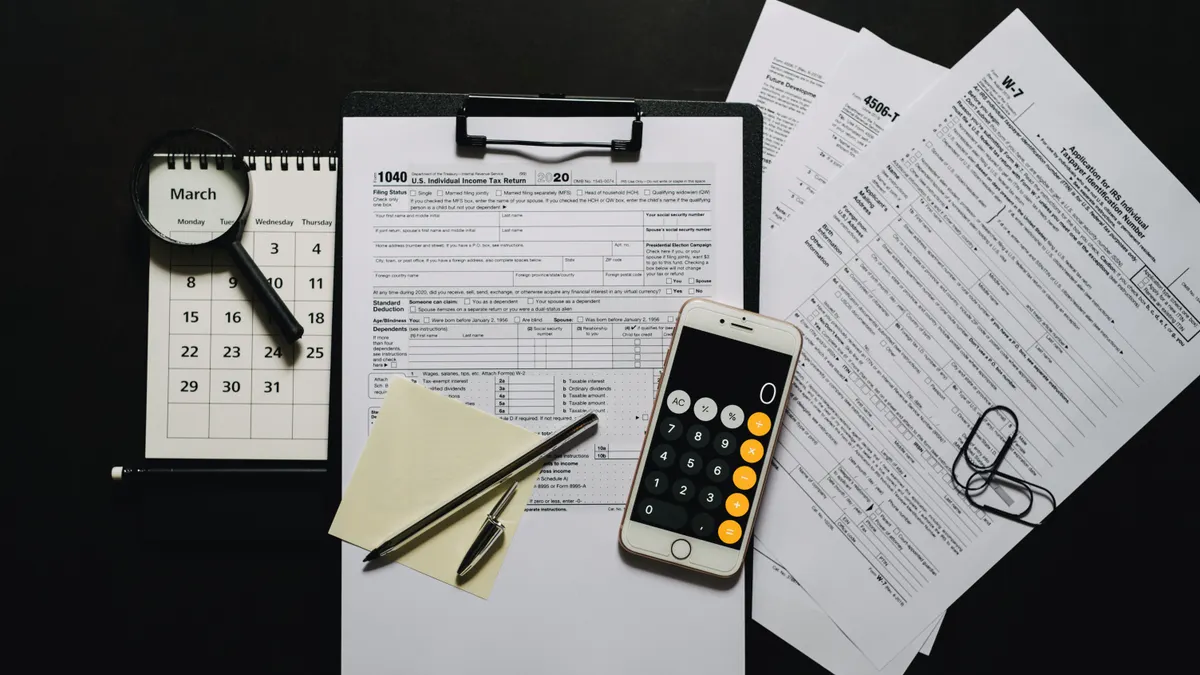 How to compare loan payment due dates and billing cycles calendar, calculator, and paperwork for budgeting or billing